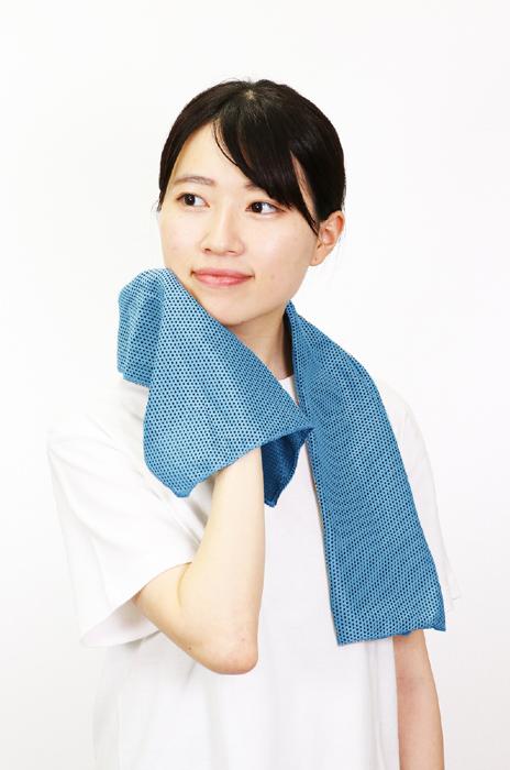 冷感タオル　スカイブルー2