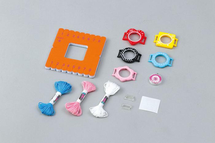 ミサンガでつくるカラフル腕時計3