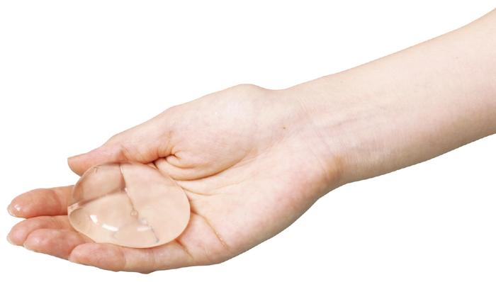 光る！つかめる！不思議な水9