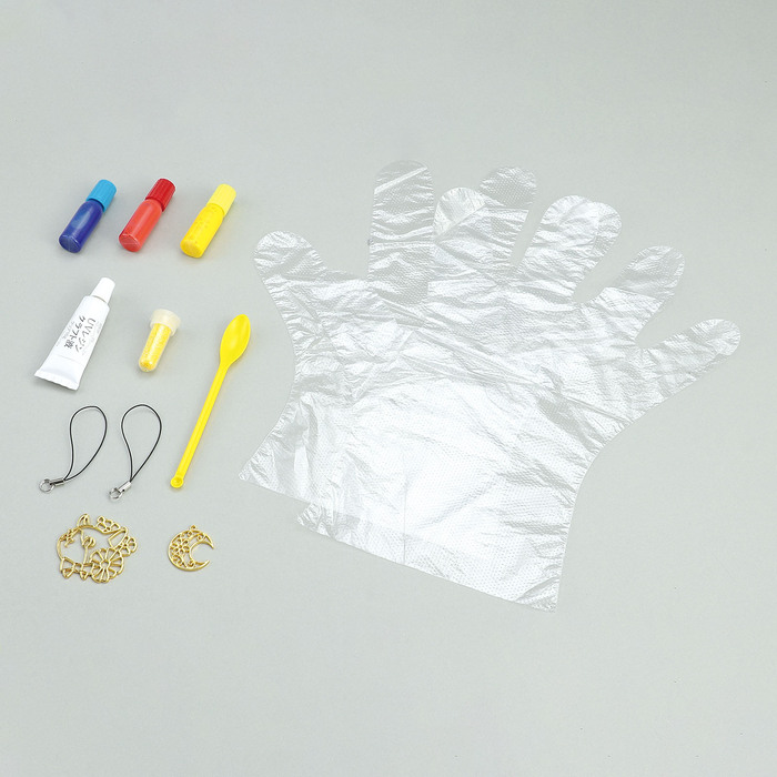 UVレジンクラフトキット　フレームストラップ　ネコ・月4