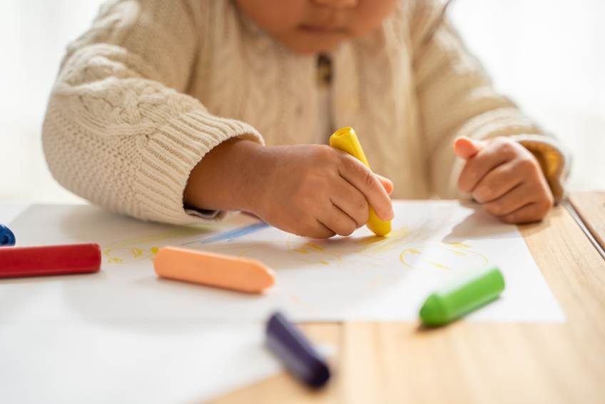 【室内遊び】年齢別おすすめの室内でできる工作アイデア