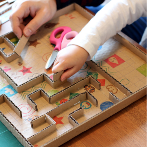 子供が楽しめるダンボール工作アイデア