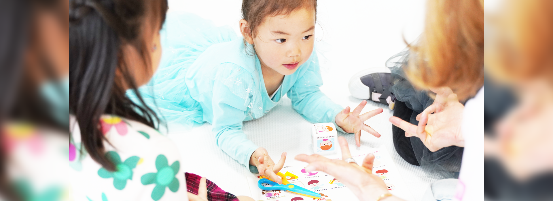 非認知能力おもちゃで遊ぶ子ども